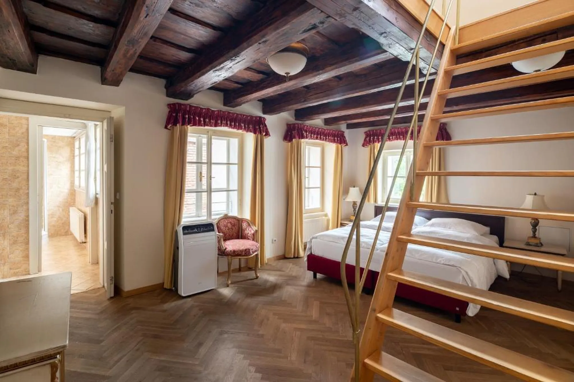 Náhled galerie Mezonetový třílůžkový pokoj 2